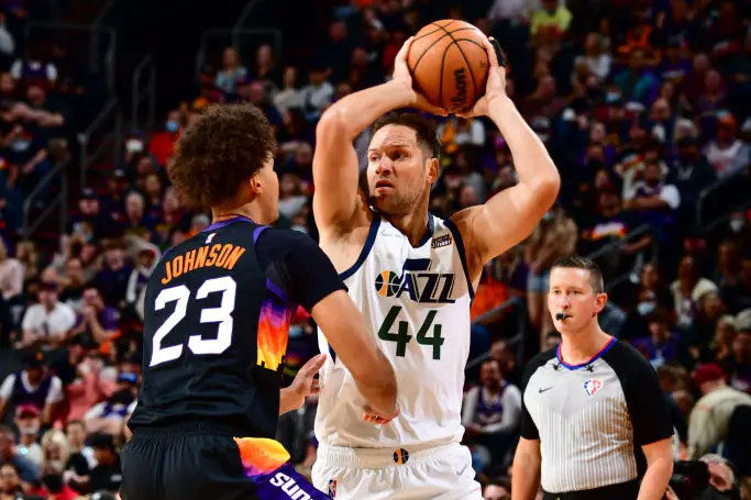  布克空砍四十分太阳不敌爵士遭遇赛季首连败